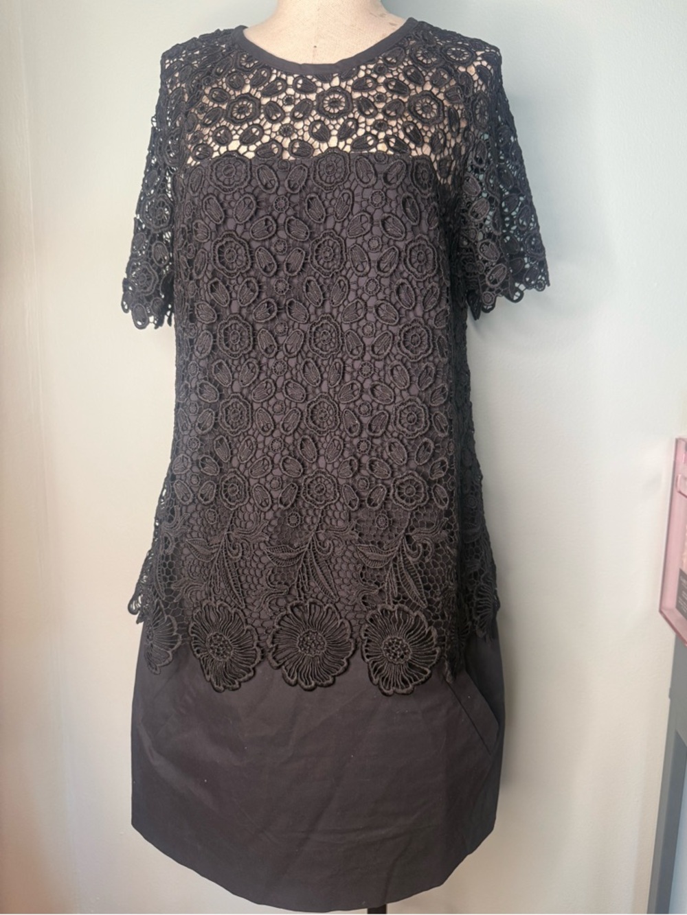Banana Republic Black Floral Lace Overlay Shift Dress Size 14 Scallop Hem LBD